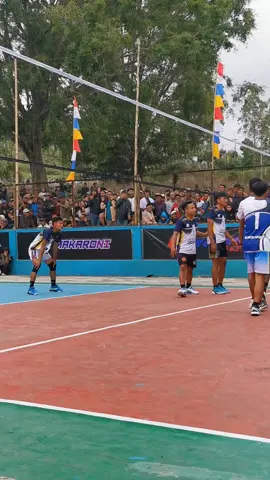 Hengki si tangan kidal, lompat tinggi smash keras bikin lawan kaget! 💥🏐 #Hengki #TanganKidal #SmashKeras #VoliTarkam #FYP #voliindo 