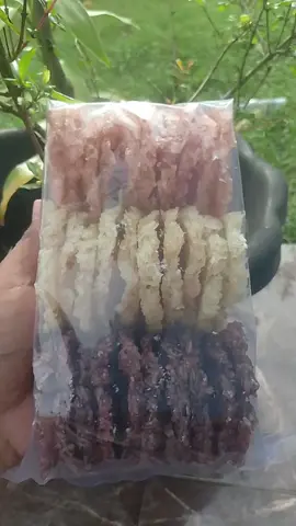 RENGGINANG MENTAH HIGH QUALITY💫💫💫 Rengginang Mentah Premium terbuat dari bahan pilihan BERKUALITAS yang sudah terbukti di penjualan Total paling banyak dengan penilaian BINTANG TERTINGIII Cara packing kami pun Mencerminkan kehati hatian yang menyimbolkan bagaimana kami menghargai Anda yang sudah belanja di dapurkamii MOHON saat unboxing tulis Asal kota Anda INGAT PRODUCK MUDAH PECAH MEMBELI ONLINE HARUS SIAP RESIKO DARI JASA KIRIM, MOHON TIDAK KASIH BINTANG 3 KARENA MAAF KAMI BLOKIR !!!! FREE KARDUS KUAT dan BUBBLE WRAP jadi harga di jaminan MURAH Dan Untuk ketenangan dan usaha keutuhan paket Anda pastikan anda Mambeli buble tambahan EXTRA BUBLE WRAP di etalase lain.. Dan tidak ada Jaminan apapun ya kak karena kami melibatkan pihak lain yakni expedisi... YUKK KAK DI ORDER RENGGINANG PREMIUM