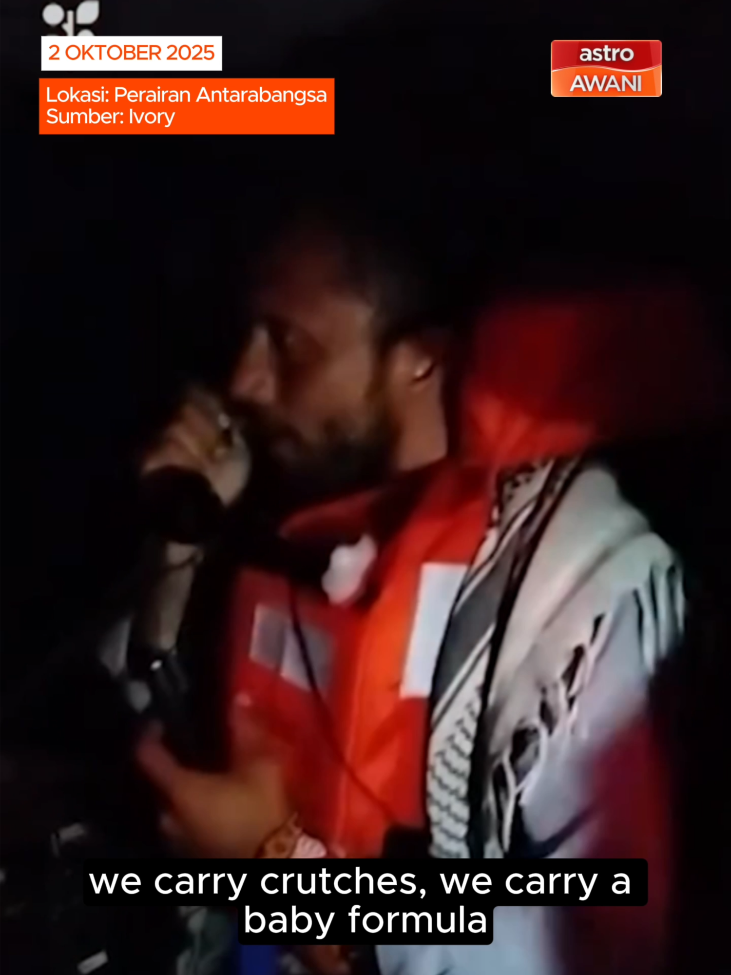 Rakaman menunjukkan aktivis Global Sumud Flotilla, Thiago Avila enggan mengubah haluan walaupun menerima amaran daripada tentera laut Israel pada malam Rabu, menegaskan misi mereka adalah 'kemanusiaan dan tanpa kekerasan' ke Gaza membawa bantuan, serta menuduh Israel melakukan genosid dan pembersihan etnik selama lapan dekad, yang melanggar undang-undang antarabangsa. Beliau menegaskan mereka tidak akan mematuhi arahan Israel kerana ia dianggap sebagai usaha meneruskan penindasan. #AWANInews