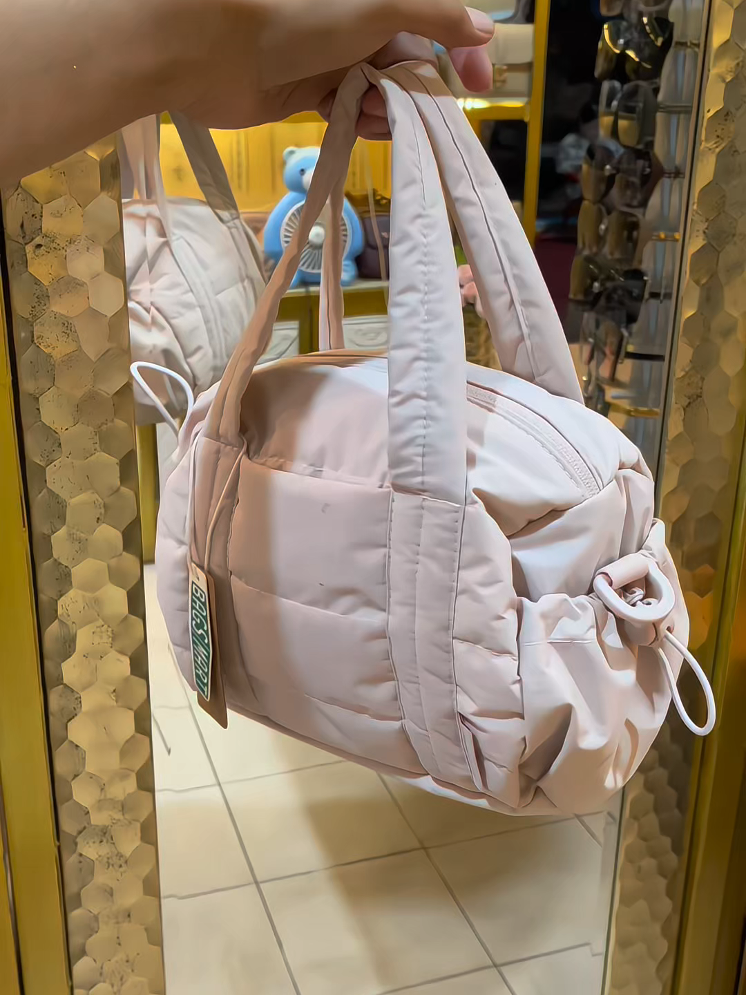 Gak mau keracunan sendiri, tas dari brand ini emang secantik ini #tasselempangwanita #taswanitaelegan #shoulderbagwanita #handbagwanita