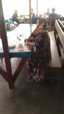 👵🏻:yaa mau gimana lagi cing 🐱:nama nya juga idup yaa #fy #kucing #fyppppppppppppppppppppppp #meme #oyen 