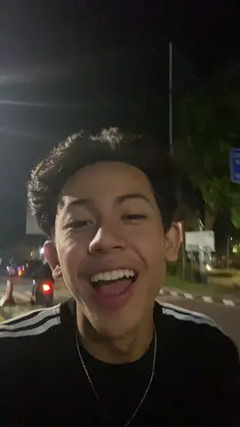 tertawa tapi terluka🙃