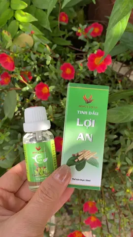 Nhà có bé nhỏ, mẹ nhớ bỏ túi 1 lọ dùng dần rất tốt nha #tinhdauloian #bého #khokhe #somui #camlanh