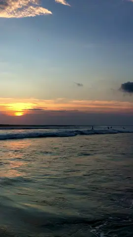 Bali sunset 🌅 October weather #beach #pantai #senja #goldenhour 