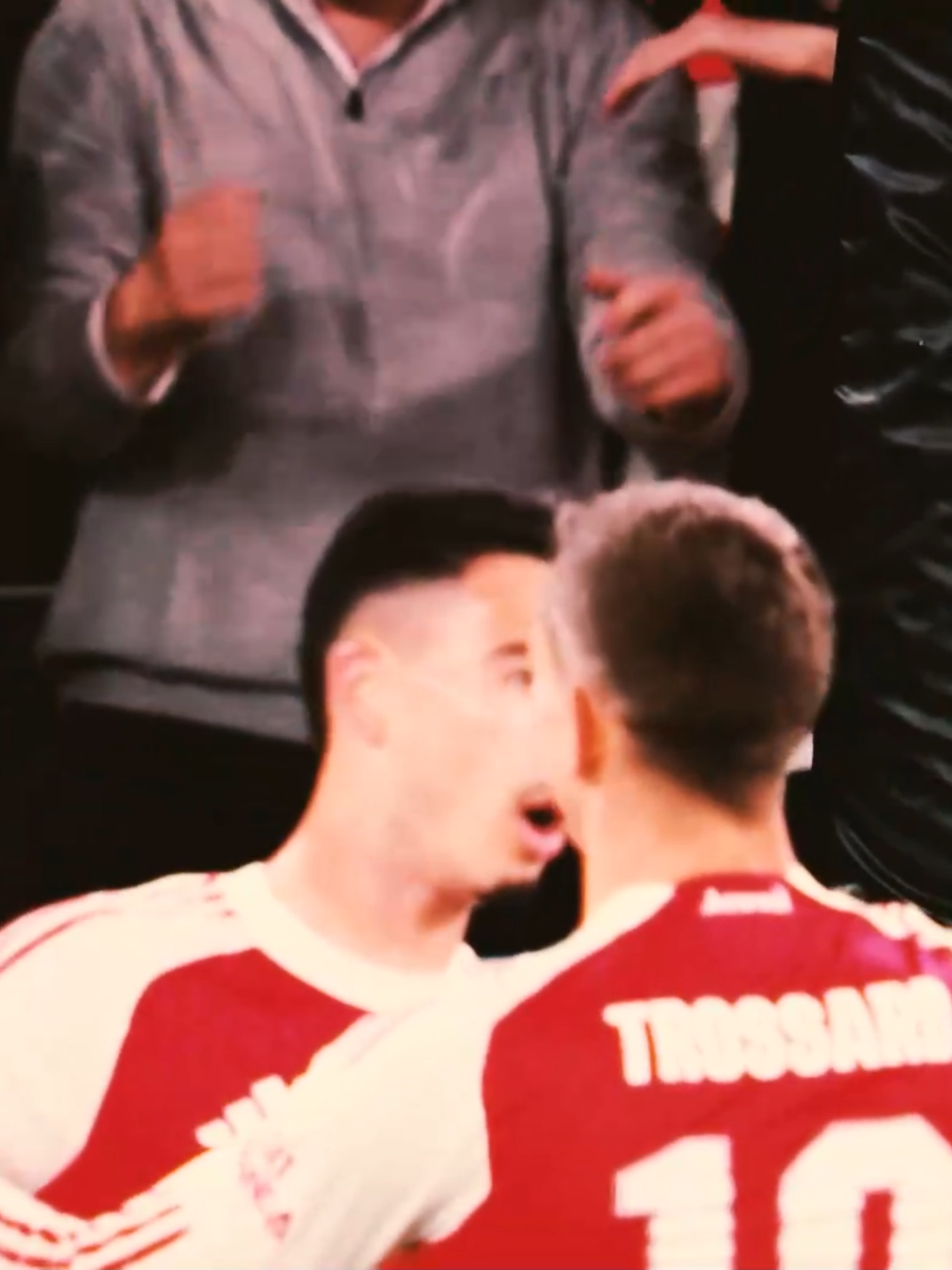 Ødegaard tỏa sáng rực rỡ, Arsenal tiếp tục hành trình mơ Cúp C1!