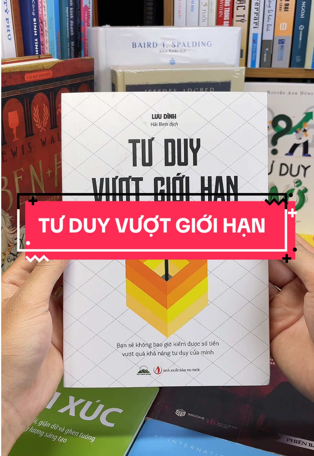 Tư Duy Vượt Giới Hạn – Bứt phá khỏi khuôn khổ để chạm tới đỉnh cao thành công! Bạn đang bị giới hạn bởi nỗi sợ, sự nghi ngờ và những rào cản vô hình? “Tư Duy Vượt Giới Hạn” sẽ chỉ cho bạn cách phá bỏ những niềm tin hạn chế, khai phá sức mạnh tiềm ẩn và mở ra cánh cửa tới những khả năng tưởng chừng bất khả thi. Cuốn sách giúp bạn học cách suy nghĩ khác biệt, dám hành động táo bạo và biến khó khăn thành bàn đạp vươn xa.  Không chỉ truyền cảm hứng, nó còn mang đến những phương pháp thực tiễn để bạn tự tin đối diện thử thách và vươn tới thành công ngoài mong đợi. Nếu bạn muốn thay đổi cuộc đời và tạo nên những bước ngoặt lớn, “Tư Duy Vượt Giới Hạn” chính là chiếc chìa khóa bạn đang tìm kiếm!#tiemsachbinhyen #BookTok #sach #sachhay #tuduyvuotgioihan 
