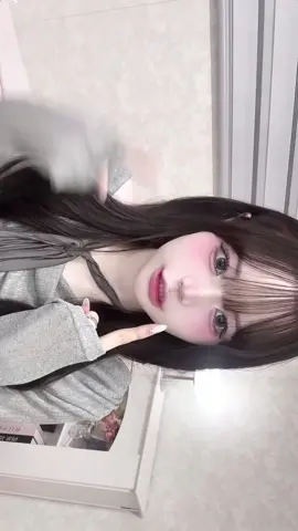 友達の結婚式に行ってきたんだけど、みんなクズ彼氏とか男の子に遊ばれてるとかで苦しんでる場合じゃないヨ❣️親とか友達に胸張って紹介できるいい男の人🚹と付き合って結婚すべきだと実感して涙が出てきました🥲‎素敵だったなあ…💐💍