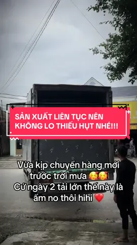 Sài Gòn mưa như trút nước. Tranh thủ tạnh chút kịp chuyến hàng về tới kho trong ngày. #nemhoasenkhotong #dogiadung #changagoidem #nemcaosunon #phantrieuofficial 
