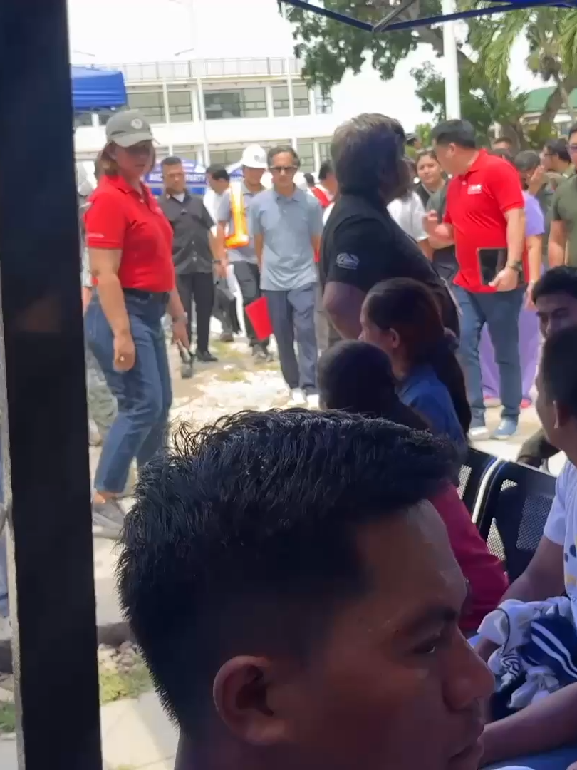 President Ferdinand Marcos Jr. speaks to the surviving relatives of the magnitude 6.9 earthquake casualties at the Cebu Provincial Hospital in Bogo City. The residents plead with the President for housing as some of them have lost their homes due to landslides. | via John Sitchon/Rappler For more updates: https://rplr.co/CebuEarthquakeUpdates #fyp #tiktokph #rappler #newsph