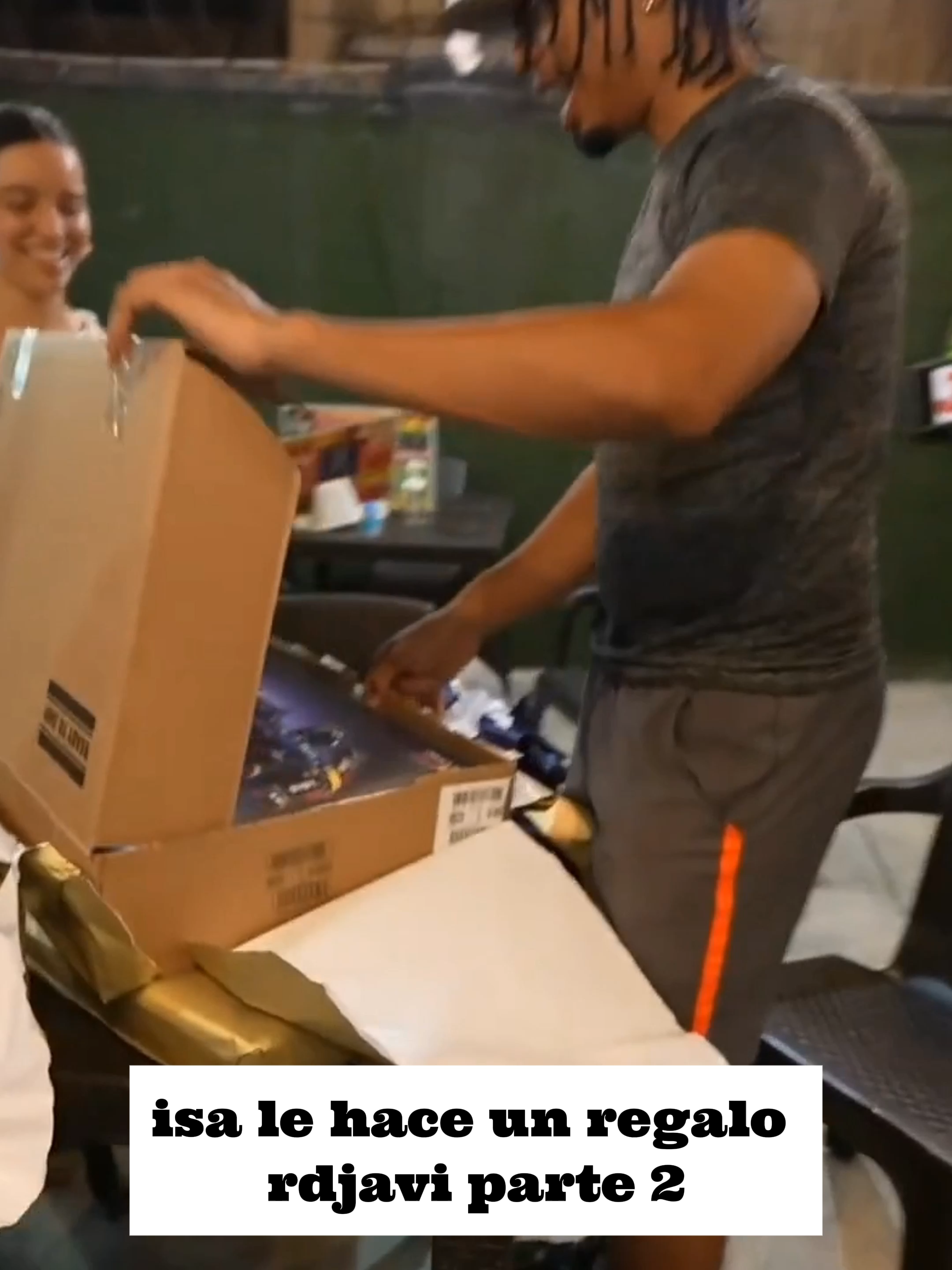 isa le hace un regalo rdjavi parte 2#rdjavifans #fypシ゚viral #creativosrp #rdjavi #vira #pamela #srjimenez #basketball #krezyk #endygamingpro #mrvargastv #parati #karola #damian