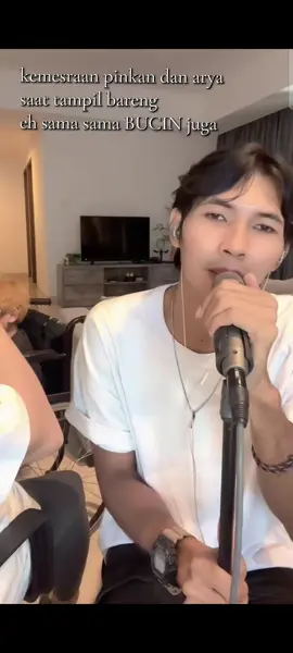 bucinnya arya dan pinkan saat arya nyanyi,duh mesranya#hiburan #viraltiktok #fypppppppppppppppppppppppp #tiktokviral #trendingtiktok @Arya Khan joget @PINKAN MAMBO @Pinkan Mambo 