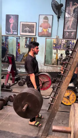 Koi Bhi Piche Wali Photo Ko Nahi Dekhe Ga 😅 #gym#viral#fyp#trending #fitnessmotivation 