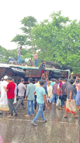 ইন্না লিল্লাহ ,সিলোনীয়া বাজারে সুগন্ধা বাস উল্টে গেছে 😢#siloniyabazar #foryou #foryoupage 