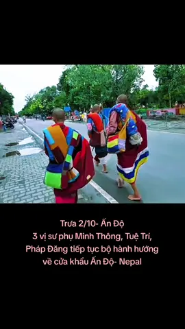 Các vị vừa viếng thăm Thánh tích Đức Phật Nhập Niết Bàn, bây giờ tiếp tục bộ hành hướng về Nepal #xuhuong #thichminhtue #gaimienque ☘️🌸