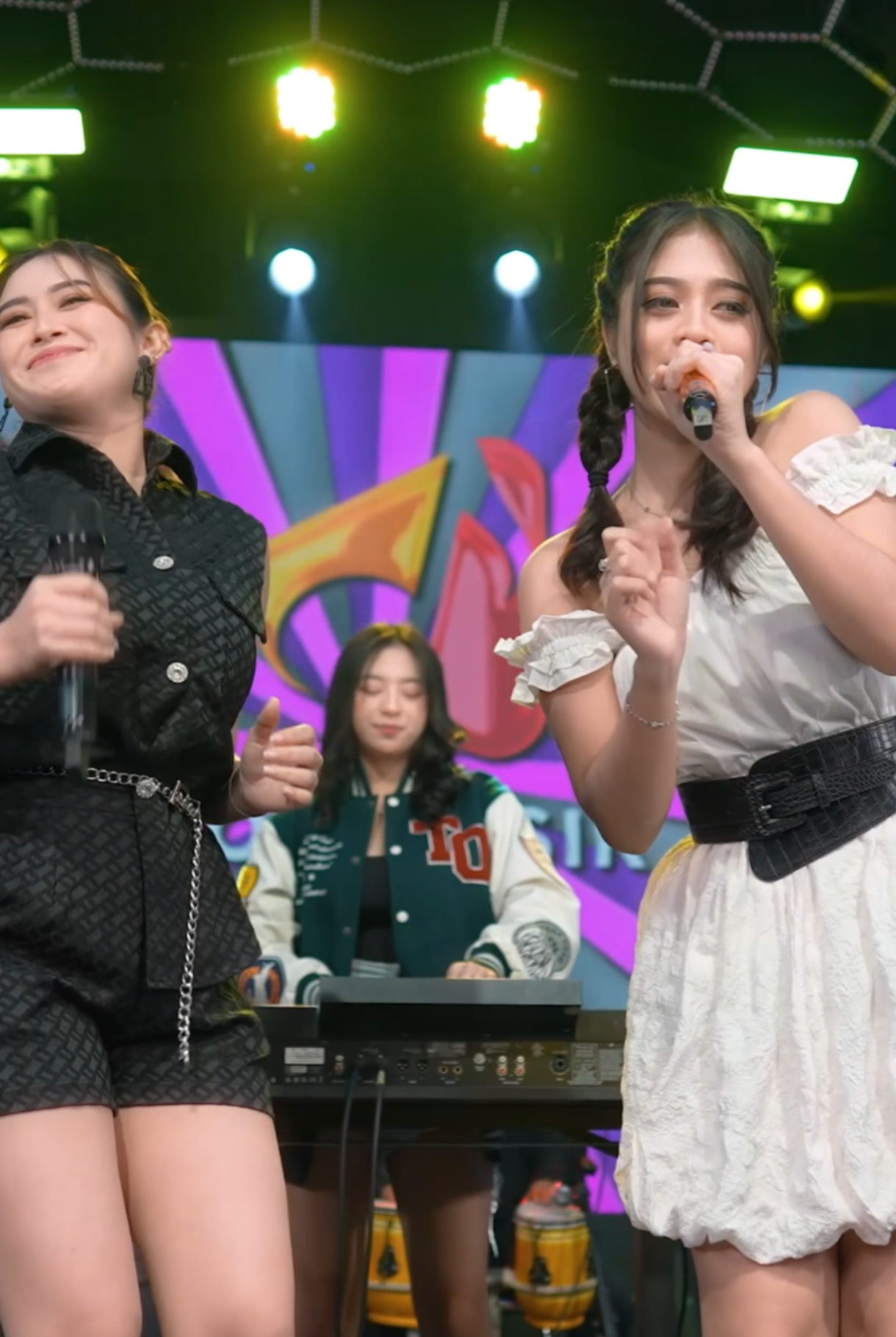 Tembak tembak dor dor dor - Shepin Misa ft Diandra Ayu ft Dj Ranny @YOU MUSIK @OM HIMAWAN #youmusic #omhimawan #tembakdordordor #shepinmisa #diandraayu 