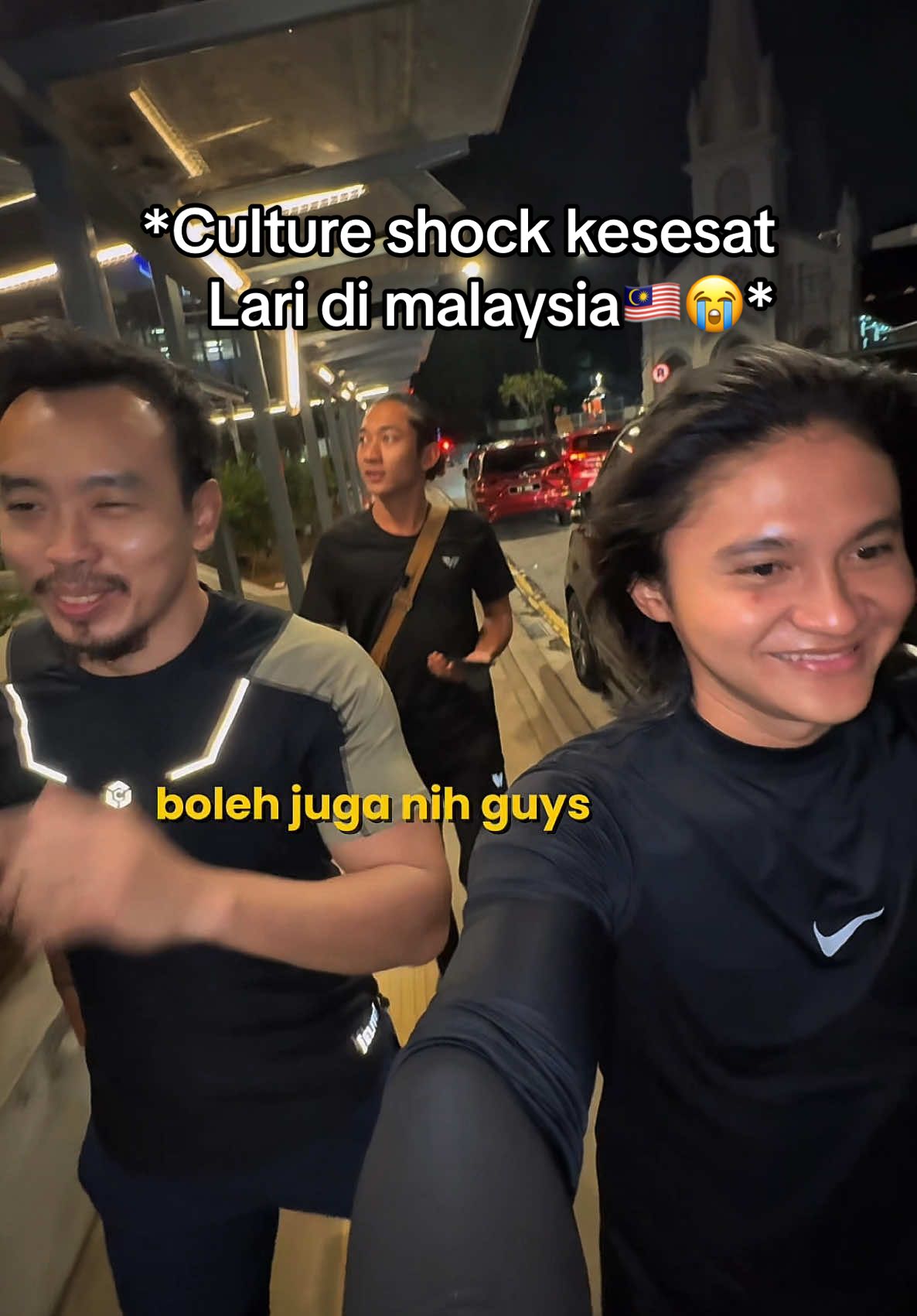 Sesat nih lari di malaysia😭kebiasaan di hutan kalimantan jadi kaget pas lari di kota…#wilingerantau 