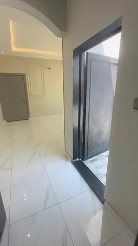 الفيصلية ، مقابل مستشفى الأمير منصور العسكري تماما ، شقه بسطح  جدا جدا جميل بإطلالاته ، يغنيك انه وسط الطائف كامل ومستقل . خصوصيتك تامة لحالك 