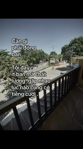 不需要有很多朋友： 我的朋友很少，但见面总会带来欢笑。  Cần gì phải đông bạn : Tôi đây ít bạn mà chất lượng gặp nhau lúc nào cũng có tiếng cười.#viral 