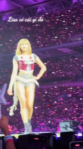 Lisa có gì đó khác biệt với phần còn lại.😋#lisa #lisablackpink #viral #fyp #kpop 