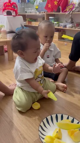 Biểu cảm con tôi khi ăn phải xoài chuaaa 🤣🤣🤣@nail.eyelash_bydohongvan 