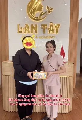 *Tặng Quà Trung Thu Tại Lan Tây - Yêu Thương Đong Đầy!* Nhân dịp Trung Thu sắp đến, Lan Tây muốn mang đến niềm vui và hạnh phúc cho khách hàng của mình! *Chương trình tặng quà Trung Thu:* - Thời gian: 30/9 - 6/10 - Nội dung: Tặng quà Trung Thu ý nghĩa cho khách hàng khi đến làm đẹp tại Lan Tây *Hãy đến với Lan Tây và trải nghiệm:* - Dịch vụ làm đẹp chất lượng cao - Đội ngũ chuyên viên giàu kinh nghiệm - Không gian sạch sẽ và hiện đại - Inbox ngay để được tư vấn và đặt lịch hẹn!