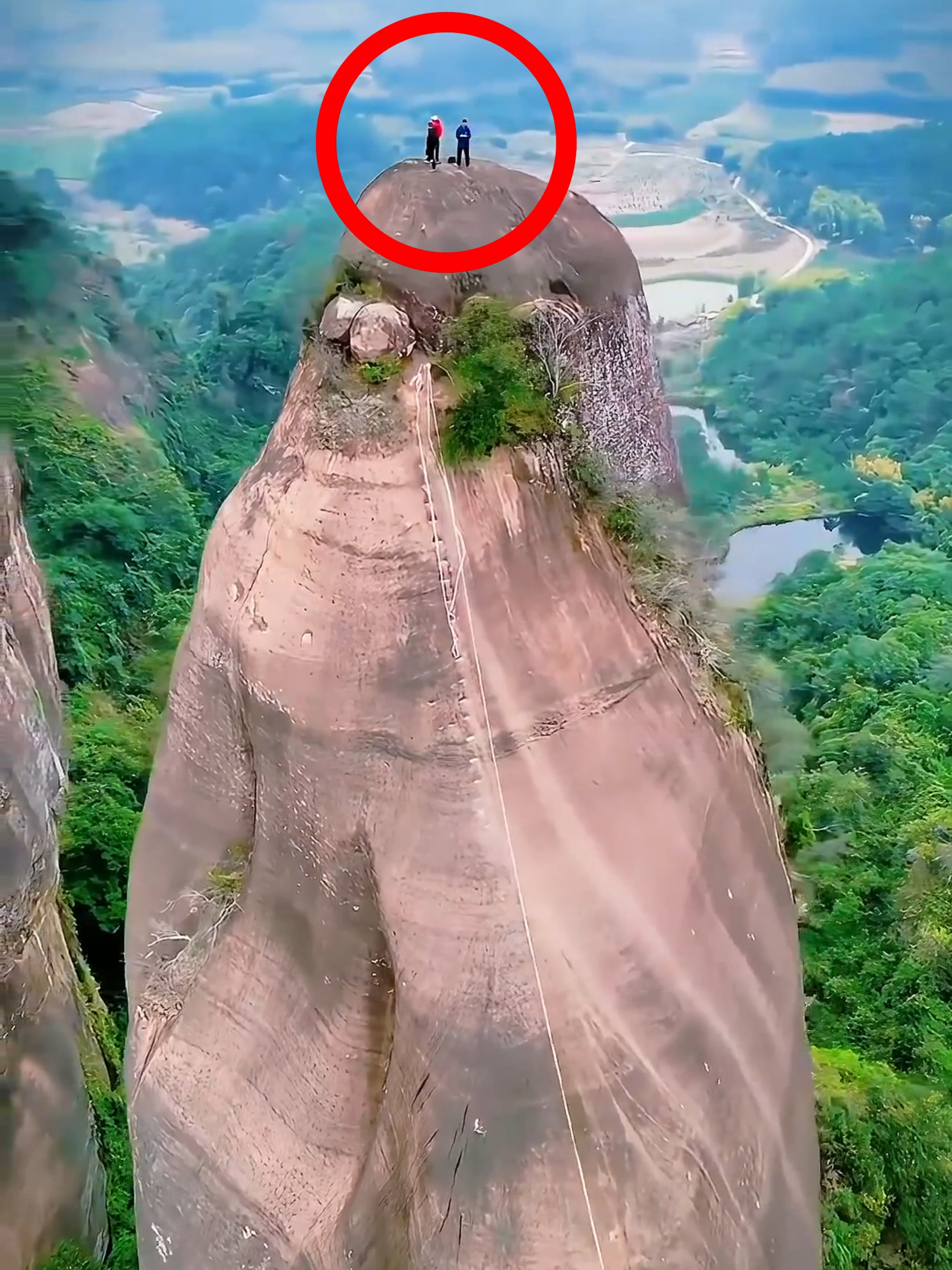 Seal Rock: Nature’s Hidden Sculpture in China . Follow Our Social Media: TT: @el_nino_tv IG: el_nin0_tv FB: El Nino TV YT: EL NINO TV #china #seal #rock #stone #mountains #viral #viralvideo #viraltiktok #trending #fyp #fypシ゚