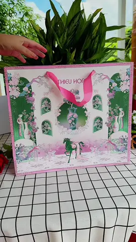 Set quà tặng 20/10 gồm có ,ví da, nước hoa ,set bộ áo kèm quần !set này có tên “Mẹ là Nhà” Sang trọng -tinh tế  #setquatang #20thang10 #quatangme #setboxinh #boquatang  @Ngọc Clothing Store  @Ngọc Clothing Store  @Ngọc Clothing Store 