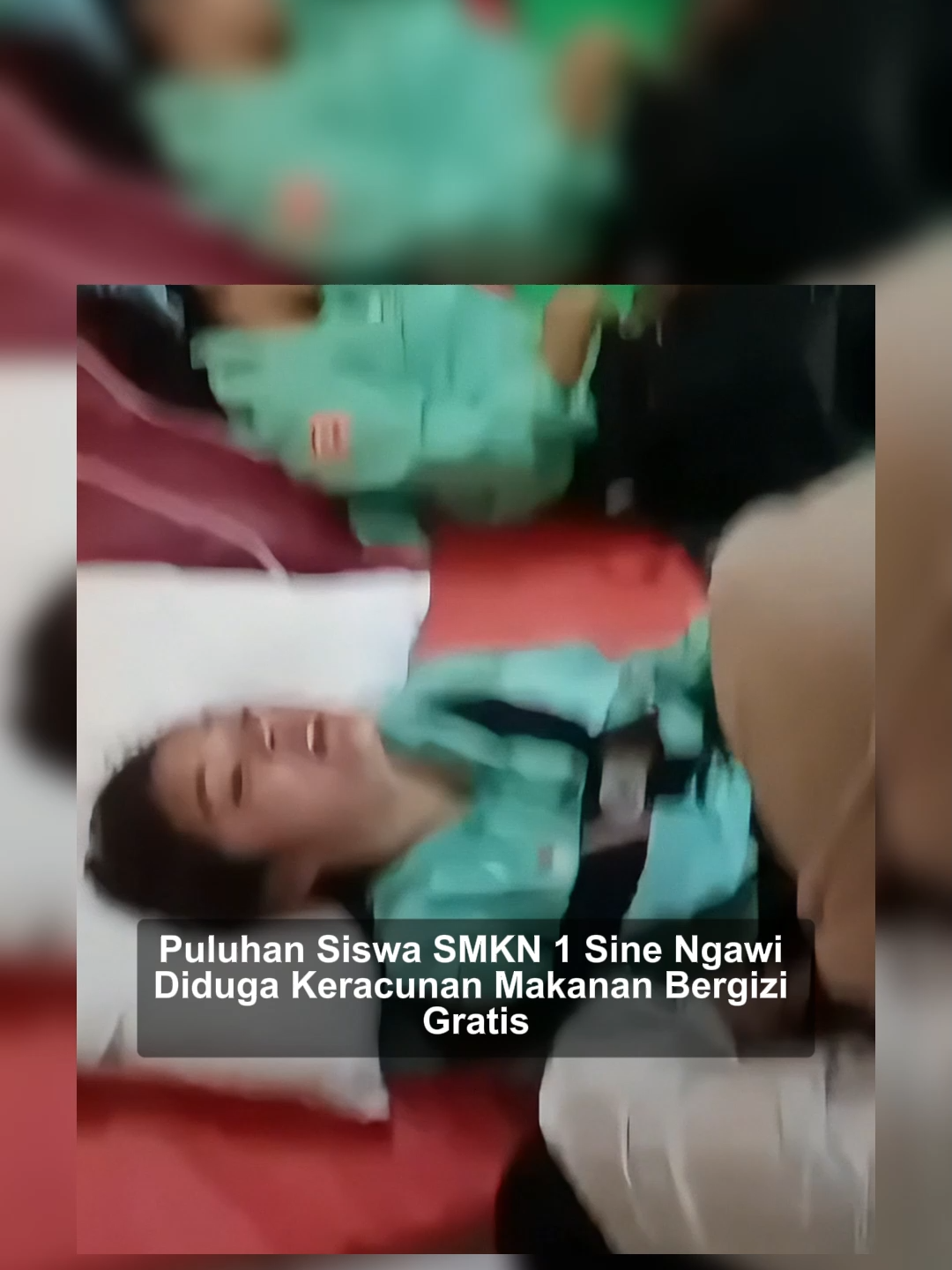 Sebanyak 45 siswa Sekolah Menengah Kejuruan Negeri (SMKN) 1 Sine, Kabupaten Ngawi, terpaksa dilarikan ke puskesmas setempat setelah mengalami gejala mual dan diare massal pada Rabu (1/10/2025). Mereka diduga mengalami keracunan setelah menyantap program Makan Bergizi Gratis (MBG) di sekolah. Insiden ini dibenarkan oleh Wakil Humas SMKN 1 Sine, Agus Anang Prabowo. Menurutnya, jumlah siswa yang mengeluhkan gejala terus bertambah sepanjang hari. 