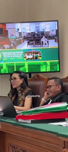 lagi dan lagi Nikita bikin sensasi di persidangan..wkwk#fyp #nikita #nikitamirzani #nikitamirzanimawardi #nikitamirzanimawardi_17 