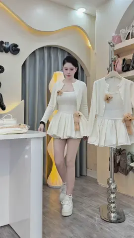 #xuhuongtiktok #trending #thoitrangnu #xuhuong #moingaymotoutfit 