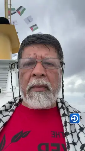 এই ফ্লোটিলার ঢেউয়ের মধ্যে সবচেয়ে বড় এবং শেষ ফ্লোটিলা, 'কনসায়েন্স ফ্লোটিলা'-এর উপরের ডেকের এই শহীদুল আলম। গ্রীক কর্তৃপক্ষের কাছ থেকে ঝড়ের সতর্কতা আসছে। গত রাতে আমরা ঝড়ের মধ্য দিয়ে গিয়েছিলাম। ক্যাপ্টেন গতি বাড়িয়েছিলেন যাতে আমরা ঝড়ের আগে থাকতে পারি। ঝড় এবং বিদ্যুৎ চমকানো বন্ধ হয়ে গেছে। বৃষ্টিও বন্ধ হয়ে গেছে। আমরা বাকি ফ্লোটিলা থেকে আরও পিছিয়ে আছি। সামনের দিকে যারা ছিল তাদের উপর ইতিমধ্যেই আক্রমণ করা হয়েছে। আমরা এই ভয়ভীতিতে ভীত না হয়ে গাজার দিকে আমাদের পথ চালিয়ে যাচ্ছি। আমরা অবরোধ ভেঙে ফেলব। ফিলিস্তিন স্বাধীন হবে। #globalsumudflotilla 
