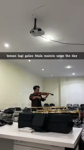 Teman lagi galau mala mainin Seize The Day🥹 #fyp #seizetheday #avengedsevenfold #a7x #violin 
