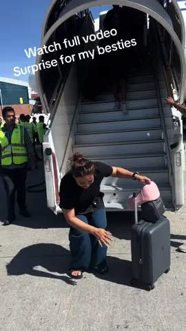 Sisters are surprised 🥹🥹🥰🥰#uaenepal🇦🇪🇳🇵 #dashainvibes #surprise #lovenation 🇳🇵