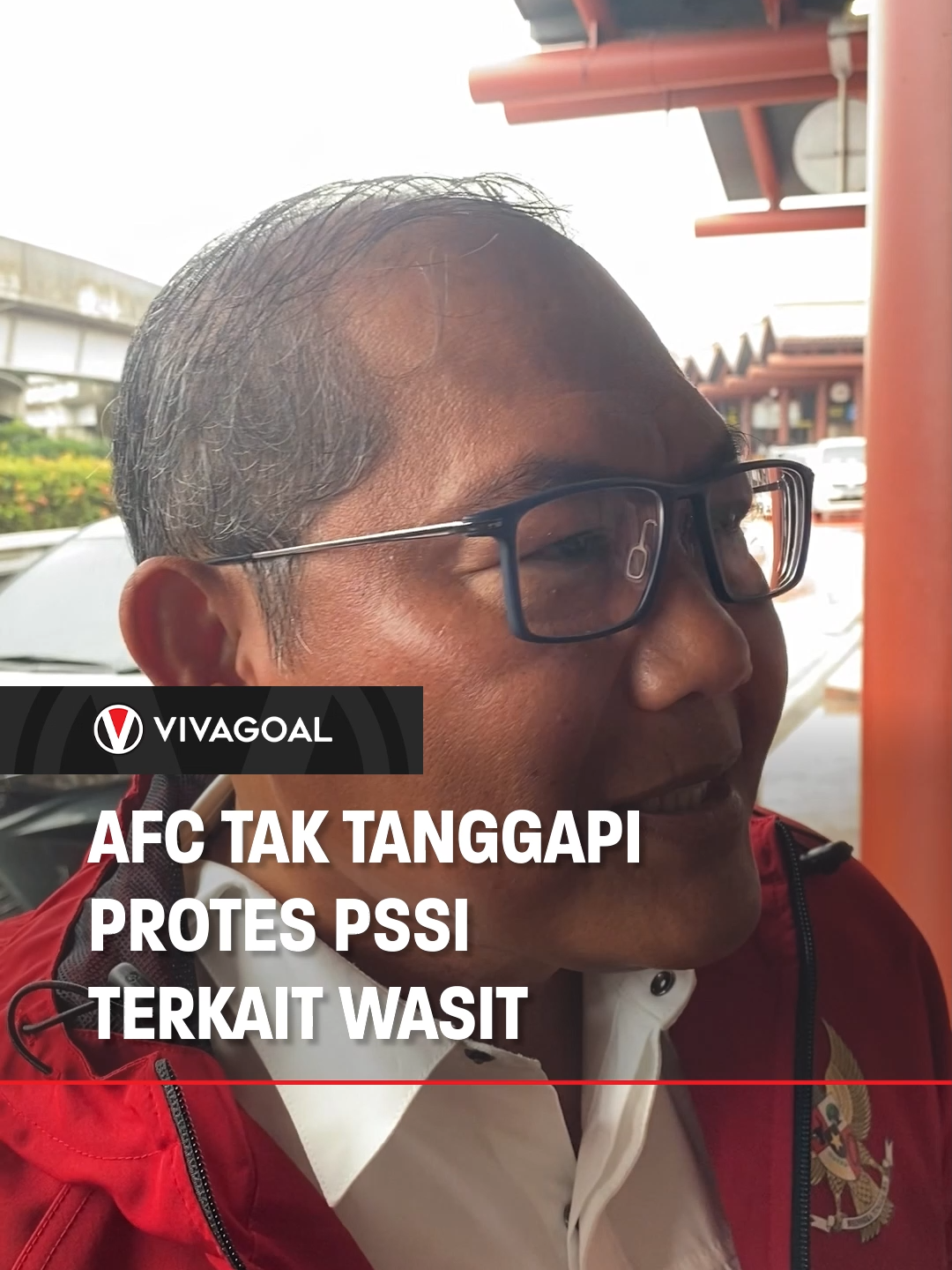 Manajer Timnas Indonesia, Sumardji mengungkapkan jika AFC tak menanggapi protes PSSI terkait penunjukan wasit asal Kuwait yang memimpin laga Indonesia lawan Arab Saudi. Bagaimana menurut Vivamania?🤔 #TimnasIndonesia #indonesia #timnas #vivagoal #erickthohir