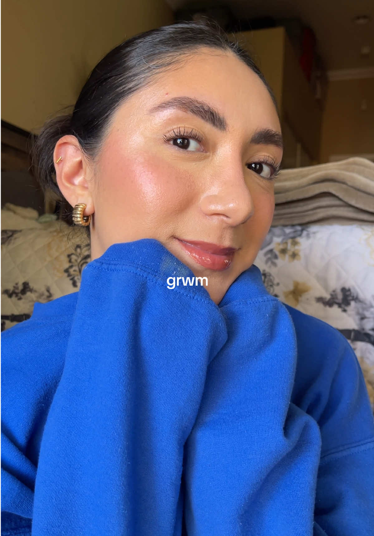 sos please comment brushes you guys swear by I’m in desperate need of new ones !! products used: @Saie glowy super gel & skin tint foundation  @rhode skin pocket blush   @Mango People dewy glow cream highlighter  @Tower 28 Beauty all over hydrating concealer  @essence.cosmetics lip liner  @NYX Professional Makeup fat oil lip drip @Patrick Ta Beauty major sculpt crème contour  @Maybelline NY  mascara @elfcosmetics powder puff @Morphe Cosmetics setting powder  #getreadywithme #grwmmakeup #simplemakeup #cleangirlmakeup #romanticizeyourlife 