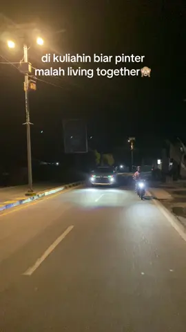 Orang tua jual babi di kampung buat biayain babi di kota🤣 #masukberandafyp #foryoupage #fypage #fyp #xyzbca 