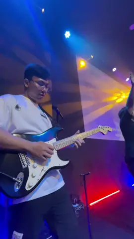 Mau denger chopsnya dulu dong 😅@Agung Prachasa  Great is Pur God - NDC #pov #drumchops #foryoupage #fenderultranoiseless #valetongp200 #guitarsolo #guitarcam #guitarist #guitarworship #squierstratocaster #squierguitars