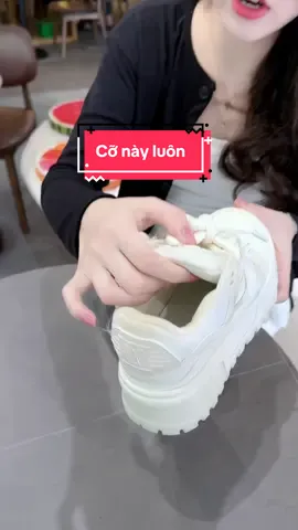 Mua giày phải cỡ này đi mới êm bền lắm #vyreview #giaynuthoitrang #muataitiktokshop #giaythethao #giaythethaonu 