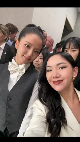 The moment I realized Jisoo was standing next to me, my heart was beating out of my chest. She was cute and friendly 😘 #diorss26 #jisoo 
