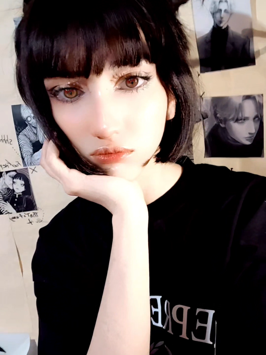 Just vibing.⛓️‍💥🤍 Fake contact🦭 #fyp #aesthetic #viral #makeup #black 