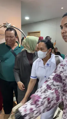KEBAHAGIAAN VIKA & BILLY Pulang dari RS usai lahiran anaknya#billysyahputra #vikakolesnaya #lahiran #babyboy #rumahsakit 