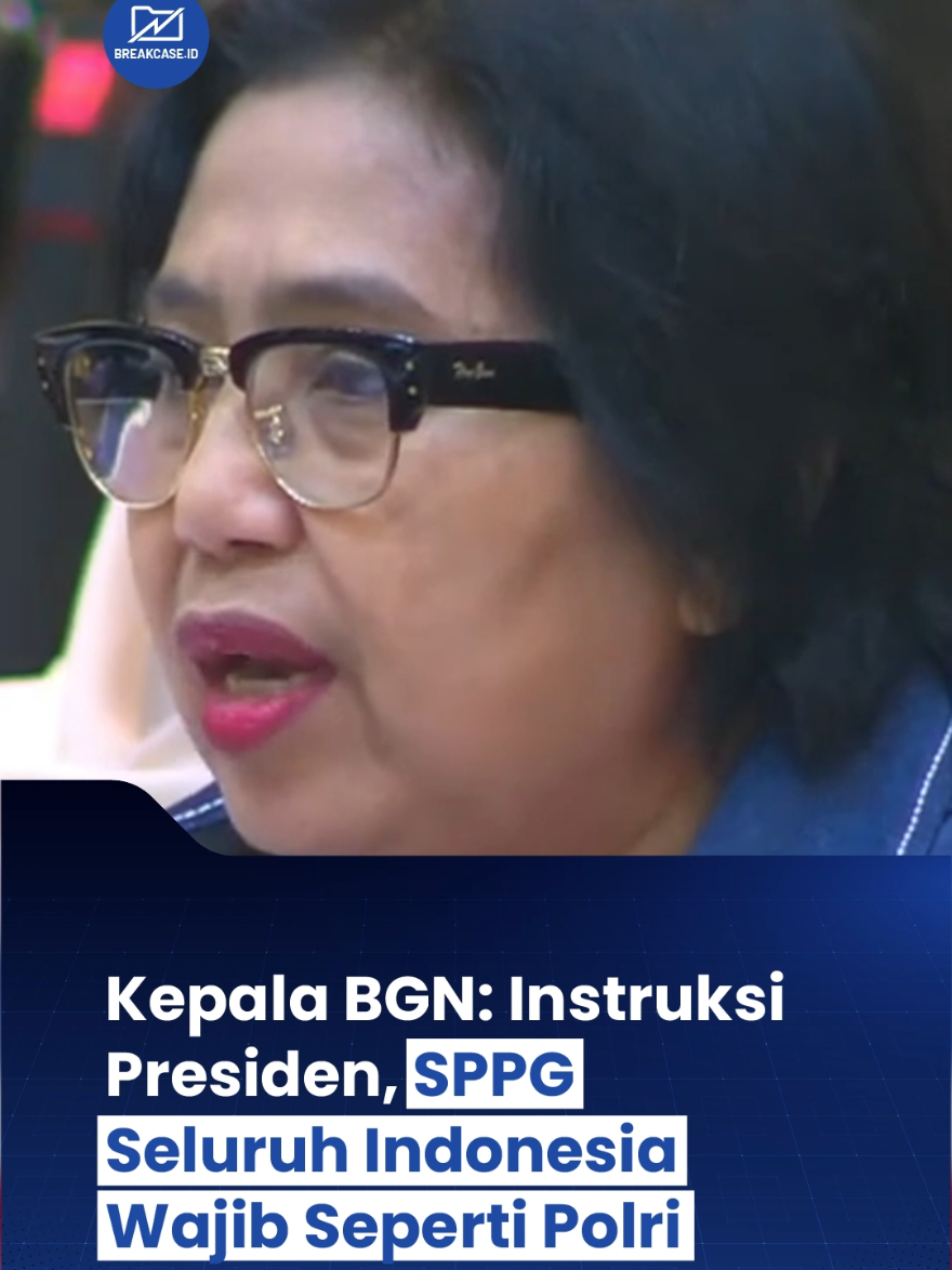 Kepala BGN Dadan Hindayana menegaskan, atas instruksi Presiden, seluruh Satuan Pelayanan Pemenuhan Gizi (SPPG) di Indonesia akan mengikuti standar SPPG Polri. Standar ini mencakup kualitas bangunan yang baik dan kewajiban rapid test makanan sebelum diedarkan. Langkah ini muncul setelah kasus keracunan massal program Makan Bergizi Gratis (MBG) dan bertujuan memastikan setiap anak menerima makanan bergizi dengan aman. Dari 600 dapur SPPG Polri, tak satu pun ditemukan kasus keracunan, menjadi contoh bagi SPPG nasional. Apakah kebijakan ini cukup menjamin keamanan dan kualitas gizi anak-anak di seluruh Indonesia? Pantau terus perkembangan dan beri pendapatmu! #SPPG #Polri #Presiden #MakanBergiziGratis #SPPGPolri 