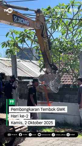 Pada Kamis, 2 Oktober 2025, proses pembongkaran tembok di kawasan Garuda Wisnu Kencana (GWK) Cultural Park kembali berlanjut.  Pihak manajemen GWK menurunkan alat berat untuk membongkar tembok yang menutupi aksea rumah warga di Banjar Giri Dharma Ungasan, Kuta Selatan, Badung. #TembokGWK #BeritaBadung #TVRIBali #MediaPemersatuBangsa