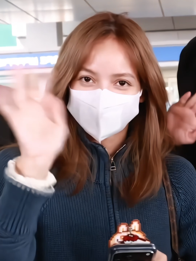 แมสยังใหญ่กว่าหน้าชี555555 #lisablackpink #blackpink #lalisa #lisa #fyp 