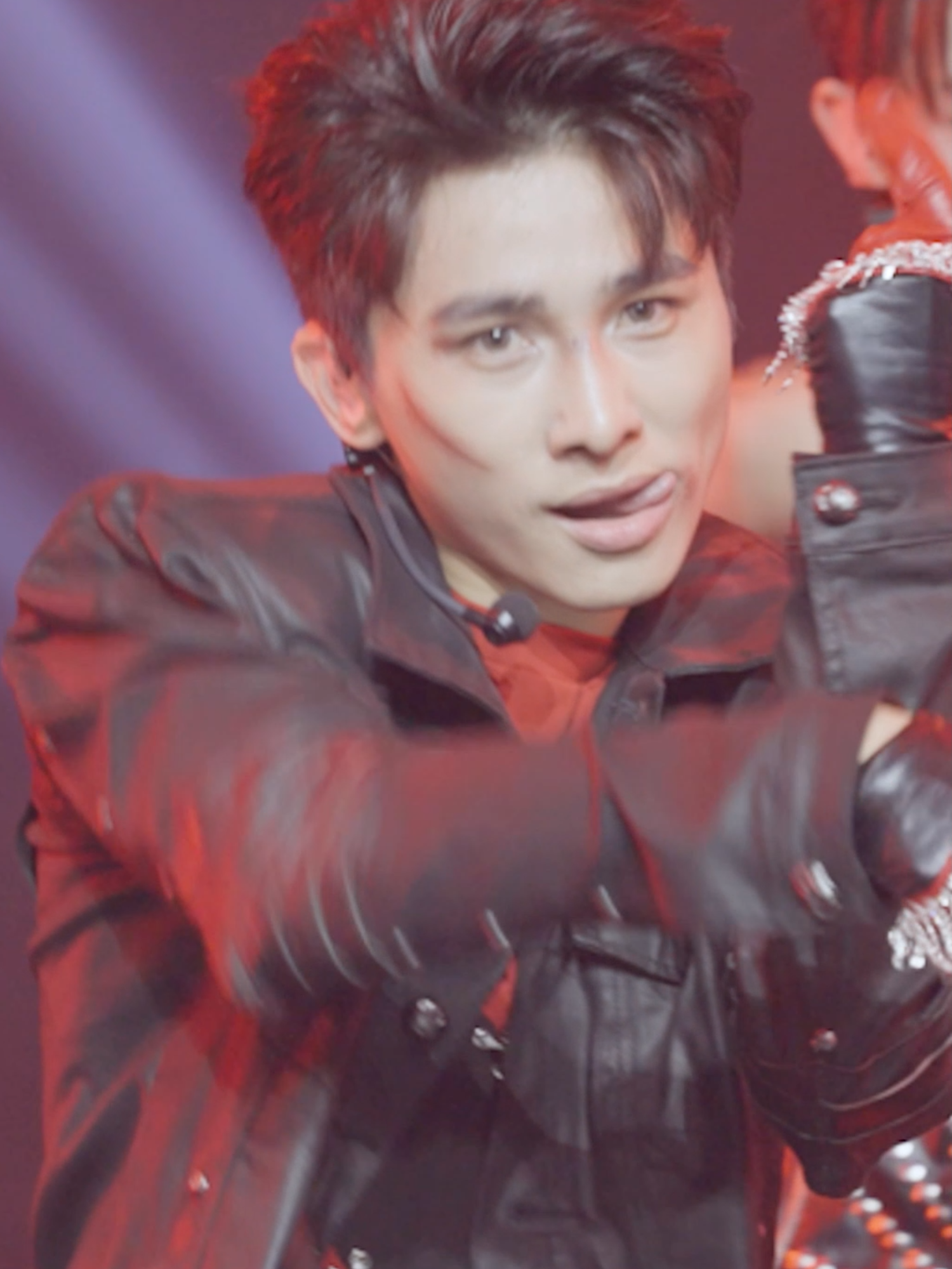 Khó lòng mà thoát khỏi lưỡi câu của chàng “bad boy” Sơn.K với thần thái trình diễn cuốn hút như nam châm #AnhTraiSayHi #ATSH #AnhSayHi2025 #Viechannel #VieON #DatVietVAC #TikTokGiaiTri #SONK