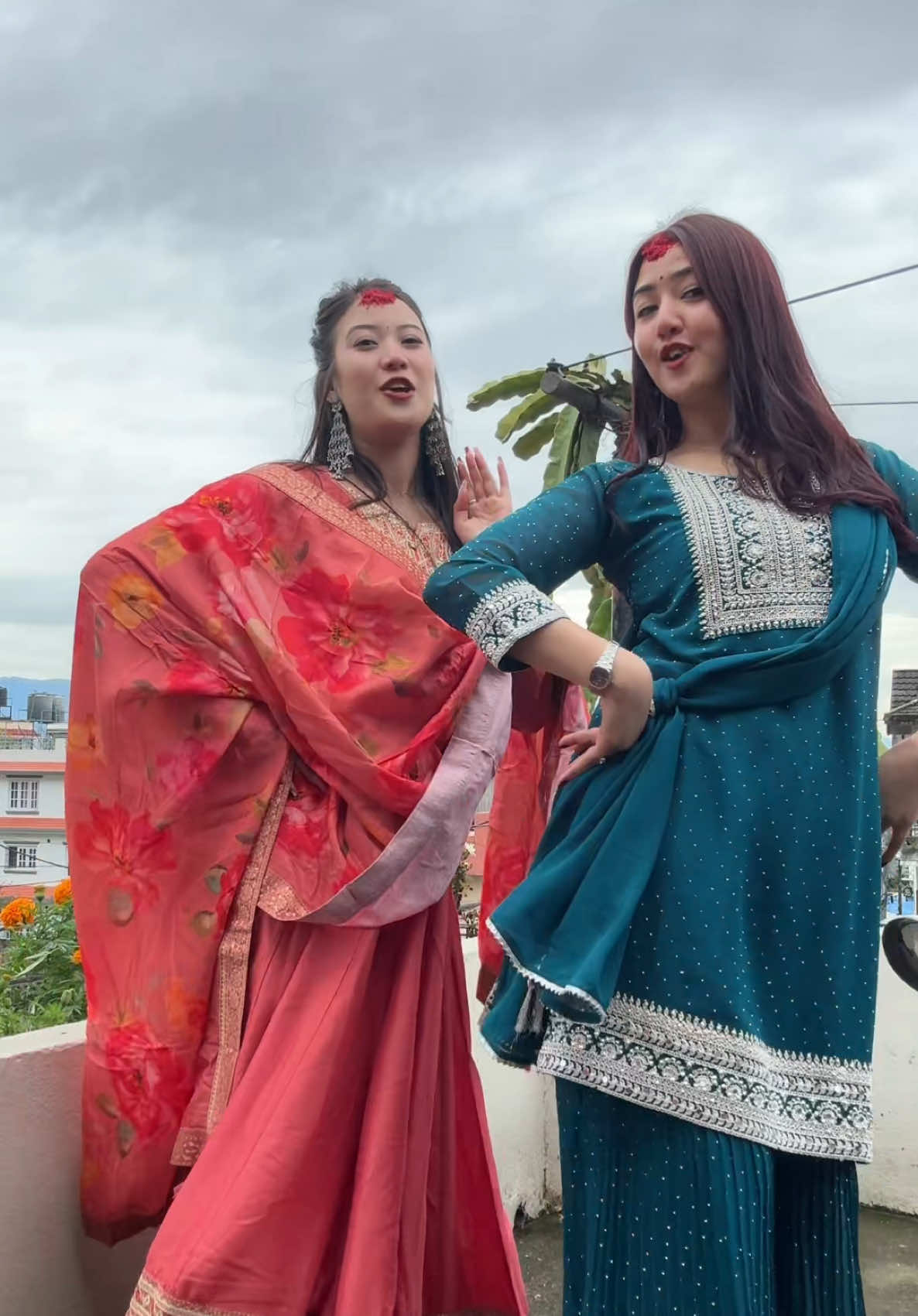Thumak thumak😛❤️ @Roze Shrestha✨ #fypシ 