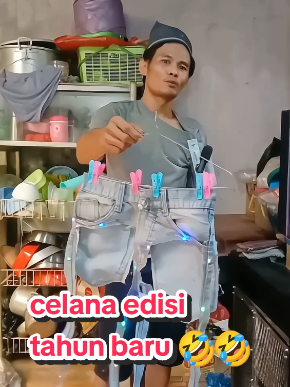 Hiburan lucu, celana edisi tahun baru dan limited edition #komedi #videolucu #lucu #videoviral #hiburantiktok 