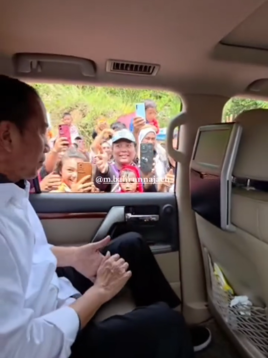 gelarnya pak jokowi cukup di cintai rakyatnya aja😍☕️ #jokowi 