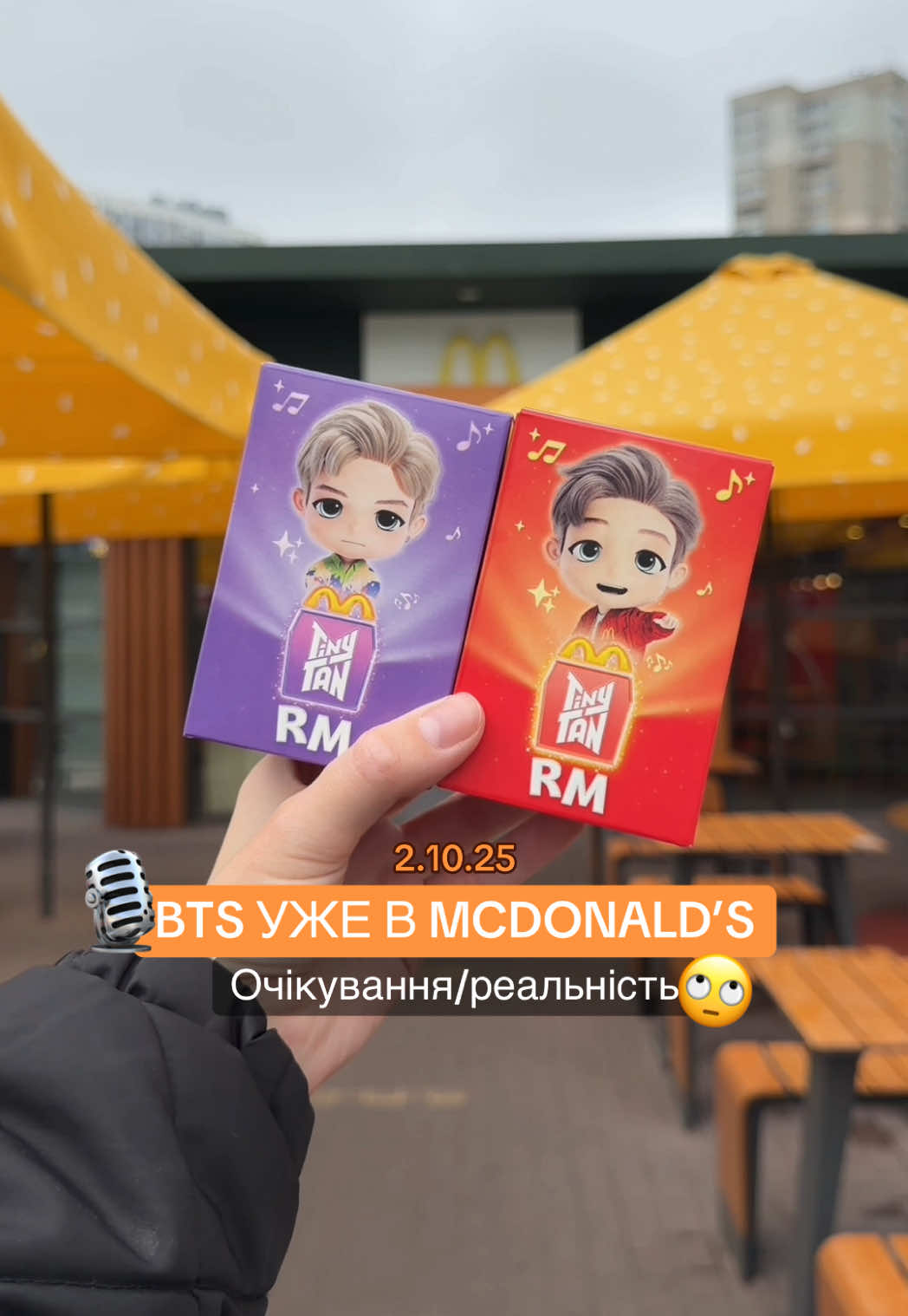 Як Вам нова колекція? Мнні здається, для такої потужної фанбази в Україні, можна було зробити і краще.  Безумовно, фігурки важливі, але, я б хотіла ще якісь додаткові прикольчики. Зарубіжний тт прямо гудів, як круто все було організовано у них. На жаль А фігурки і правда подарую. По одній в кожній соцмережі. В неділю рандомно оберу з коментів. Єдина умова - у Вас в місті немає Маку 🫶🏼❤️ #макдональдсукраїна #mcdonaldstinytan #макдональдсбтс #бтсукраїна #оглядїжі 
