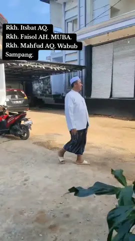 Pertemuan bani Abdul Majid Ponpes Mambaul Ulum Bata-bata Pamekasan Madura di kediaman Rkh Kh. Istbat Abdul Qodir Pengasuh Ponpes Mambaul Ulum Bira Timur. #saipulbahrimadura #fyipシツ #sampangmadura #virall 